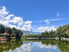 -三塔倒影公园