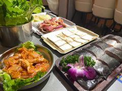 -围炉肉舍•炭烤活鳗•丹东海鲜烤肉(步行街店)