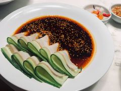 蒜泥白肉配乳瓜-初蓉丨遇见新川菜(亲贤街荣耀店)
