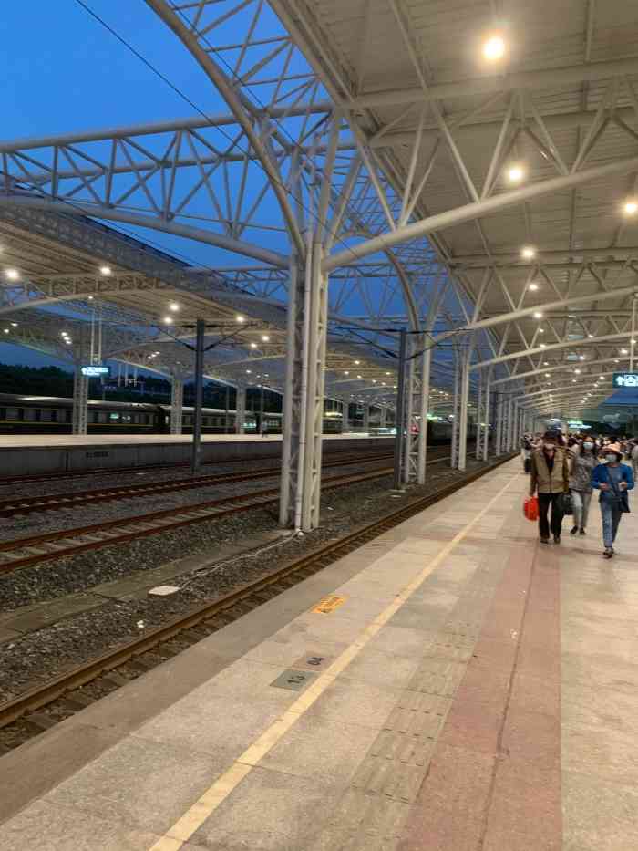 扬州火车站-"从北方干燥的气候到呼吸到家乡湿润的空气,.