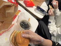 -麦当劳(上海虹桥站30B检票口楼上)