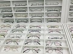 -三叶眼镜城批发市场(上海火车站店)