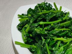 清炒豌豆苗-渝信川菜(华盛店)
