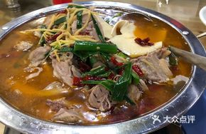 Gushì Goose Meat Pot with Side Dishes