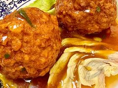 鸭蛋黄狮子头-春水锅贴·传统鲁菜(大明湖店)