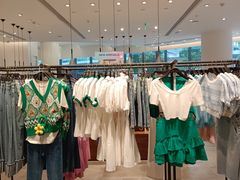 -URBAN REVIVO(上海中庚漫游城店)