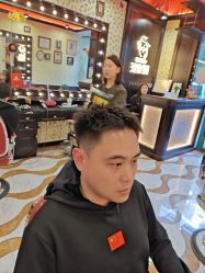 -东方先生国潮男士理发馆