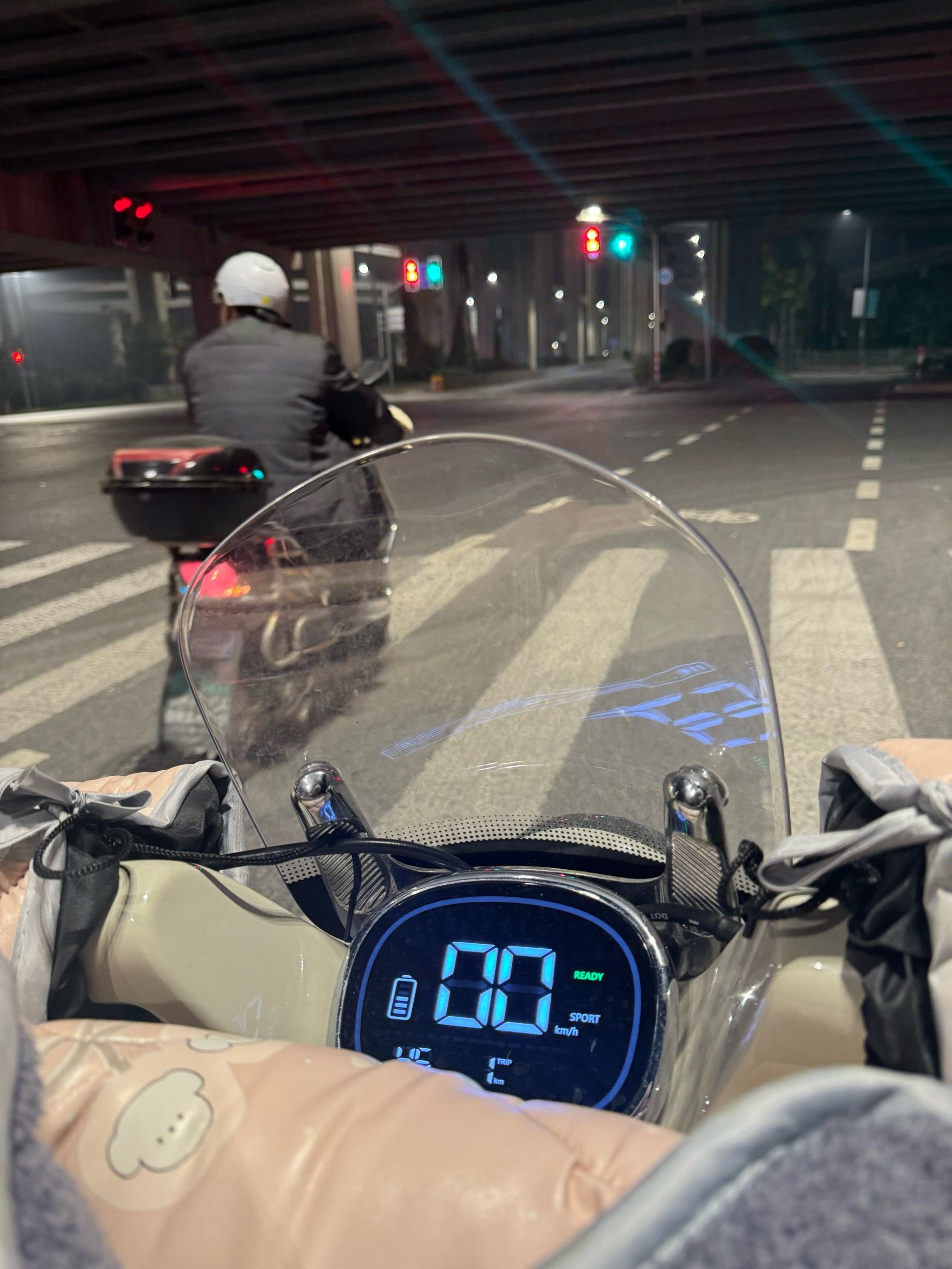 就算晚上骑电瓶车下班我也要去艾小足按脚