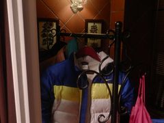 过道还有个衣架，可以挂衣服，很方便~-娜娜度假小旅馆