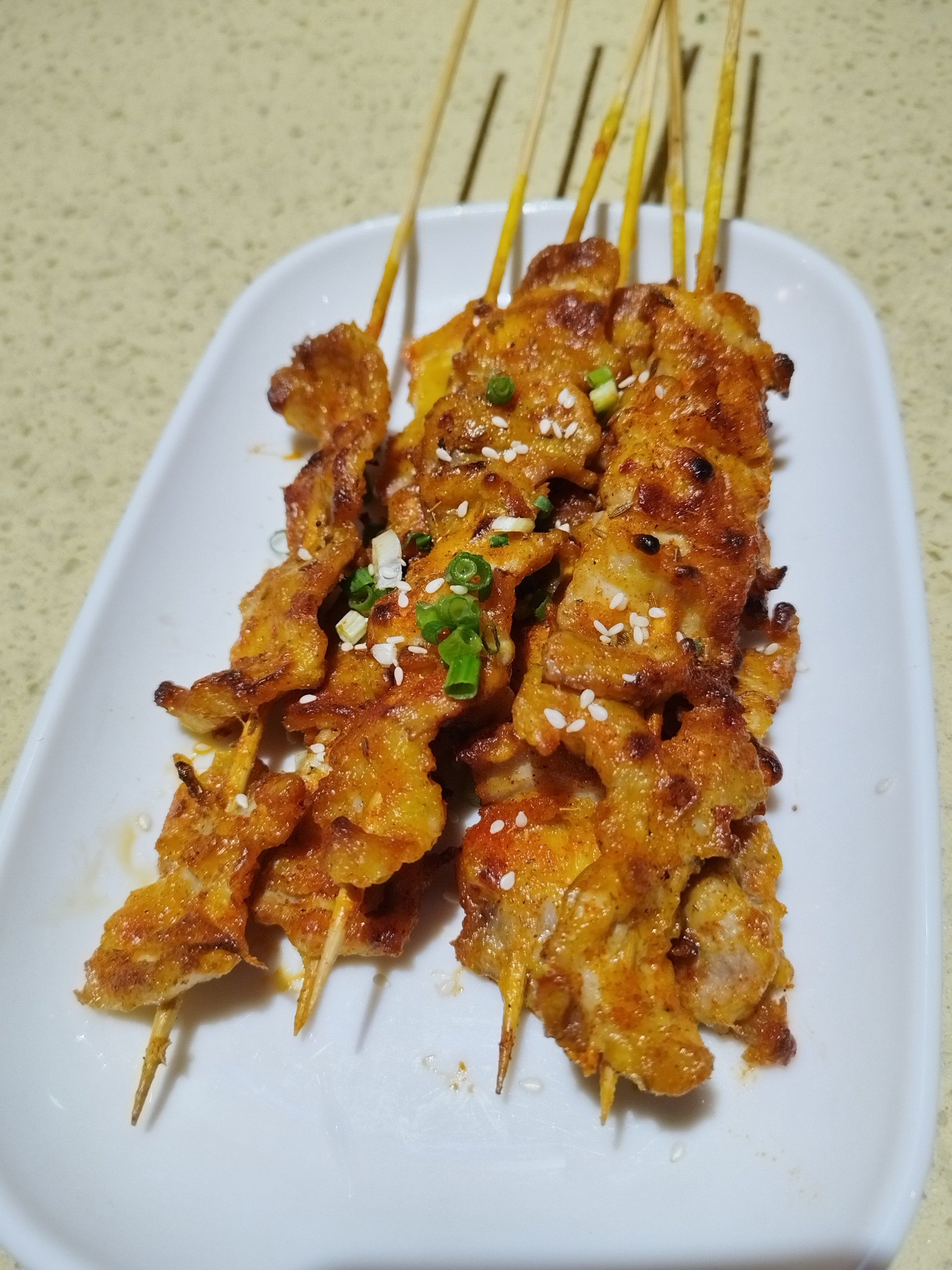 五花肉特别好吃,天天都想着豪情的烤串,鸡脚也非常棒