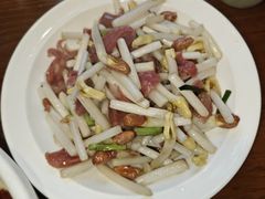 花生芽炒腊肠-大队长大灶鹅