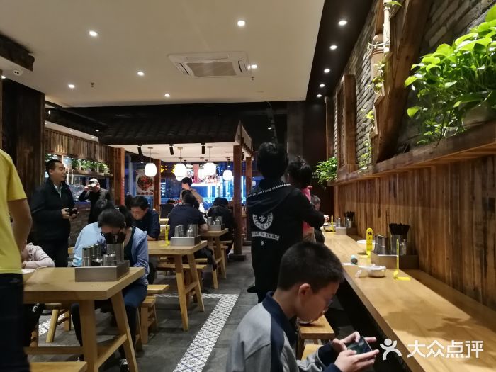 弄堂咪道-饭香·面香·馄饨香(钦州北路田尚坊店)大堂图片