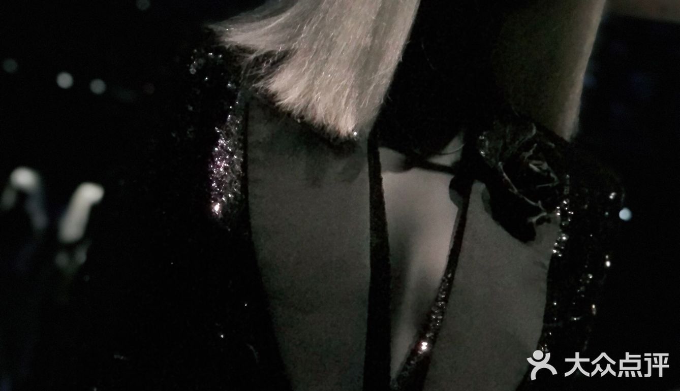 值得刷的商业展之YSL