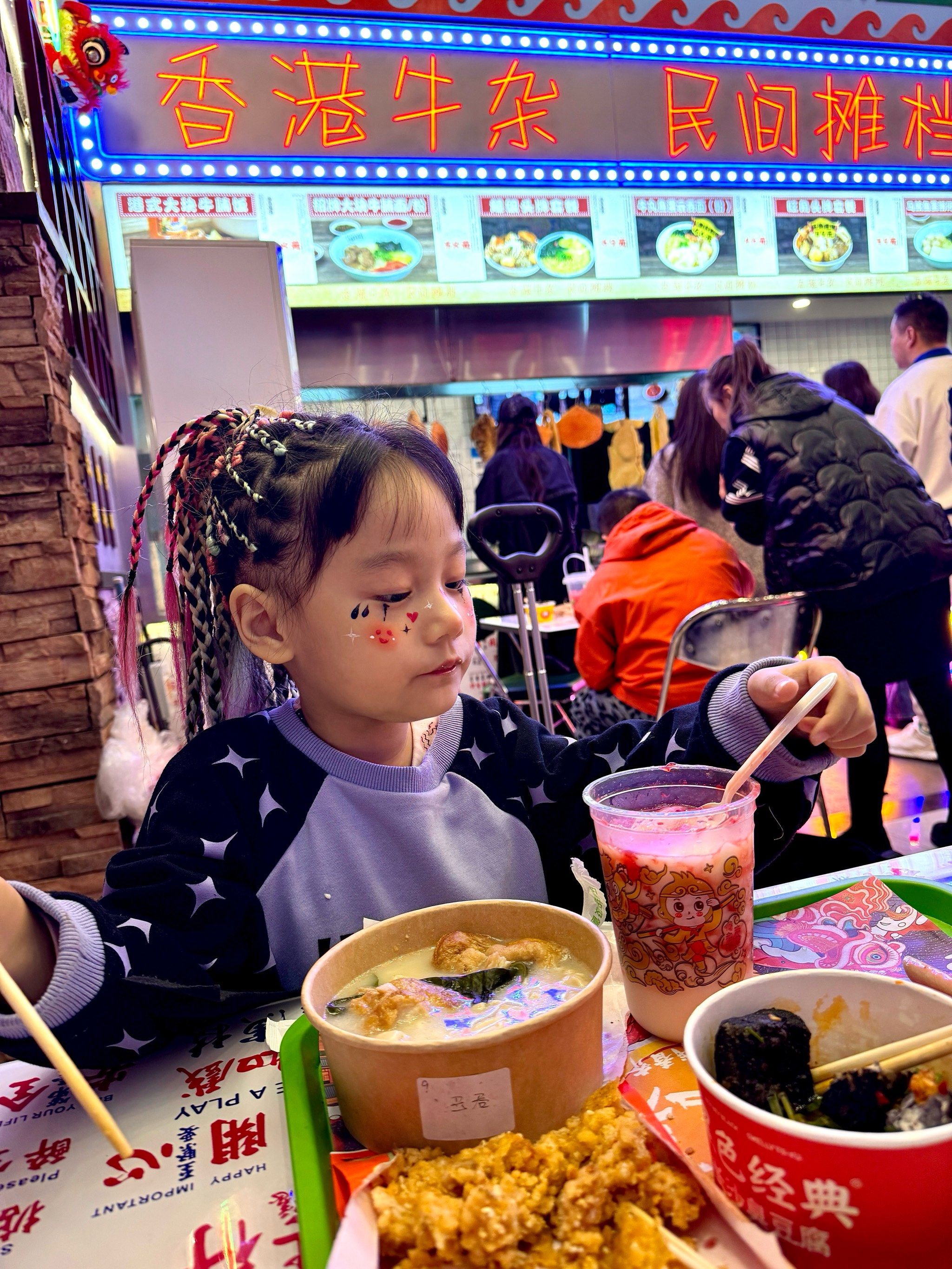 每天变着花样的扎头发练就了一身编发手艺