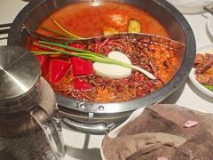 -茅草房·河畔园林火锅