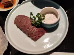 古法盐蘸牛肉-老头儿油爆虾·知味杭州(爱琴海购物中心)