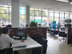 -上海宝信宝马4S店