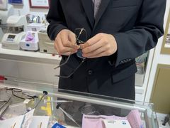 -美式眼镜·授权蔡司.依视路.尼康.豪雅.明月(人民广场店)