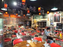 大堂-蚝堡海鲜·威海菜·海肠捞饭·烧烤·亚洲吃蚝公司(幸福门店)
