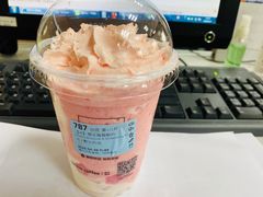 樱花莓莓酸奶-瑞幸咖啡(118广场店)