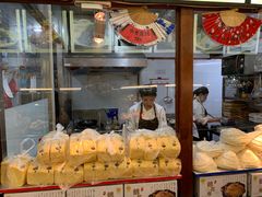 面包甜点陈列柜-那家老院子东北菜·饺子·小鸡炖蘑菇(艳华街店)