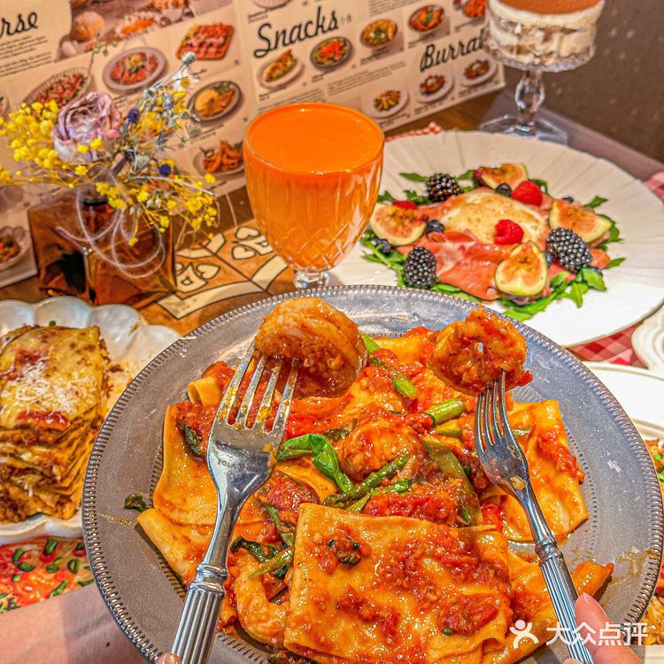 恭喜万象城拥有加菲猫同款千层意面…