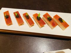 鱼子酱配脆皮烤乳猪-广州文华东方酒店·江-由辉师傅主理