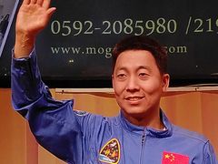 -厦门帷幕开啦红地毯蜡像艺术馆