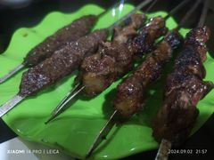 -烤肉小伙烤肉店