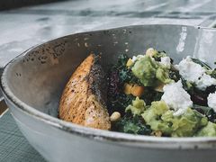 煎三文鱼牛油果色拉-Wagas沃歌斯(富力广场店)