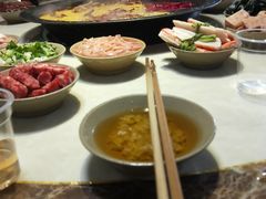 -渝嘴小老弟老火锅(华新村店)