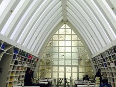 -钟书阁(松江泰晤士小镇店)