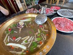 -周老三跷脚牛肉·全牛火锅(非遗传承店)