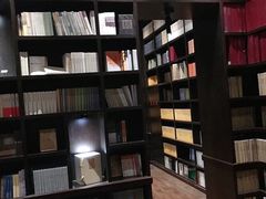 -钟书阁(松江泰晤士小镇店)