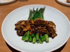 牛肝菌扒芦笋-一坐一忘云南菜(三里屯店)