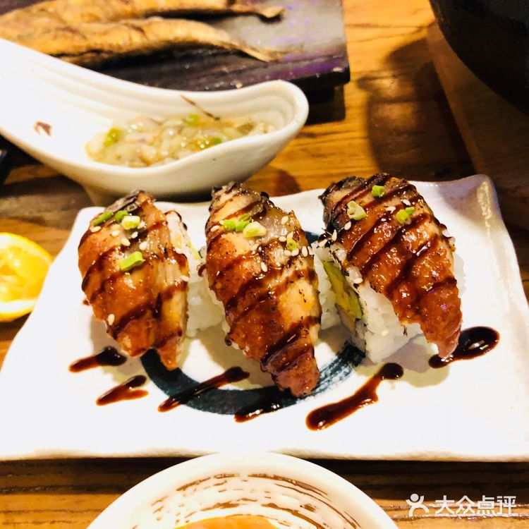 这家烤肉店，味道一般，菜品还是丰富