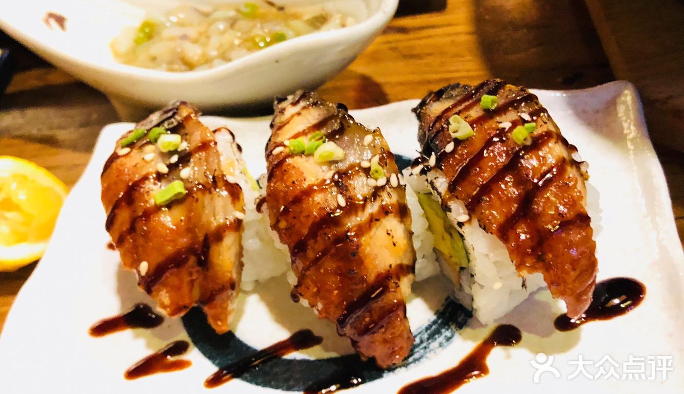这家烤肉店，味道一般，菜品还是丰富