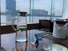 靠窗位-白天鹅宾馆·流浮阁咖啡厅