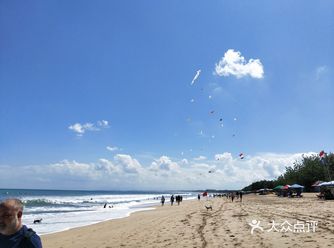 #免费  这个海滩免费#  天上风筝在天上飞