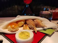 餐前面包配黄油-弦月窗LUNETTE BY AMANDA(复兴路店)