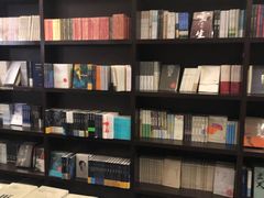 -钟书阁(松江泰晤士小镇店)