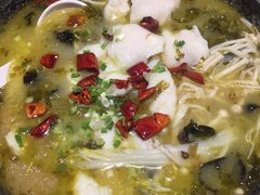 -渝是乎酸菜鱼(龙旗购物中心店)