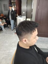 -藤野造型烫发染发