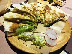 牛油果鸡肉芝士饼-遇见西木美式餐厅(体育路店)
