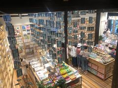 -猫的天空之城概念书店(杭州南宋御街店)