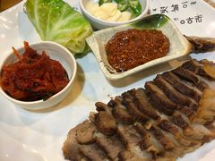 白菜包梅肉-故乡家韩国料理(丹东街店)