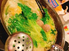 安格斯牛肉-鲜入围煮花胶鸡海鲜火锅