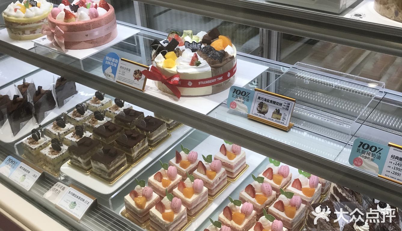 上学时经常吃的品牌现在家门口就有了草莓季的新品真的爱了