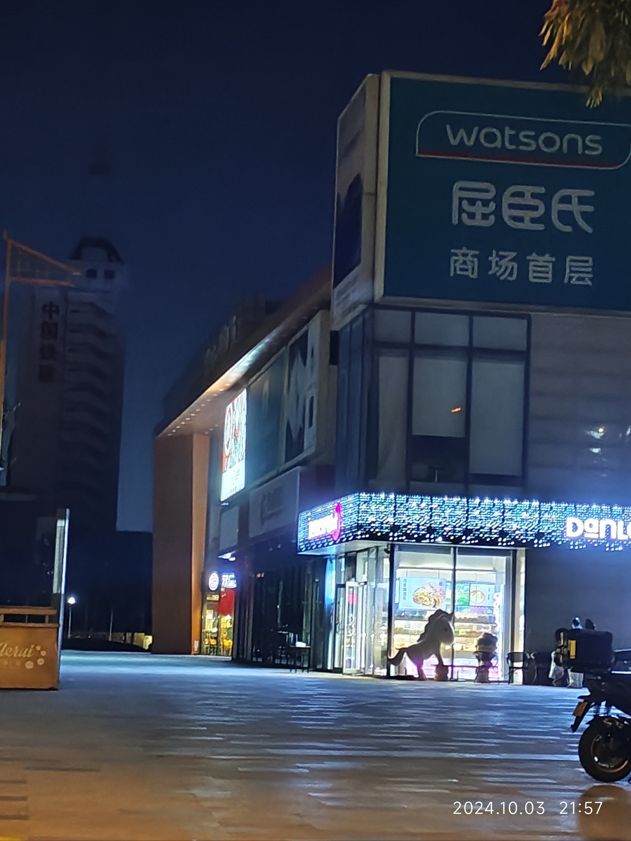 灯光闪烁徒步时