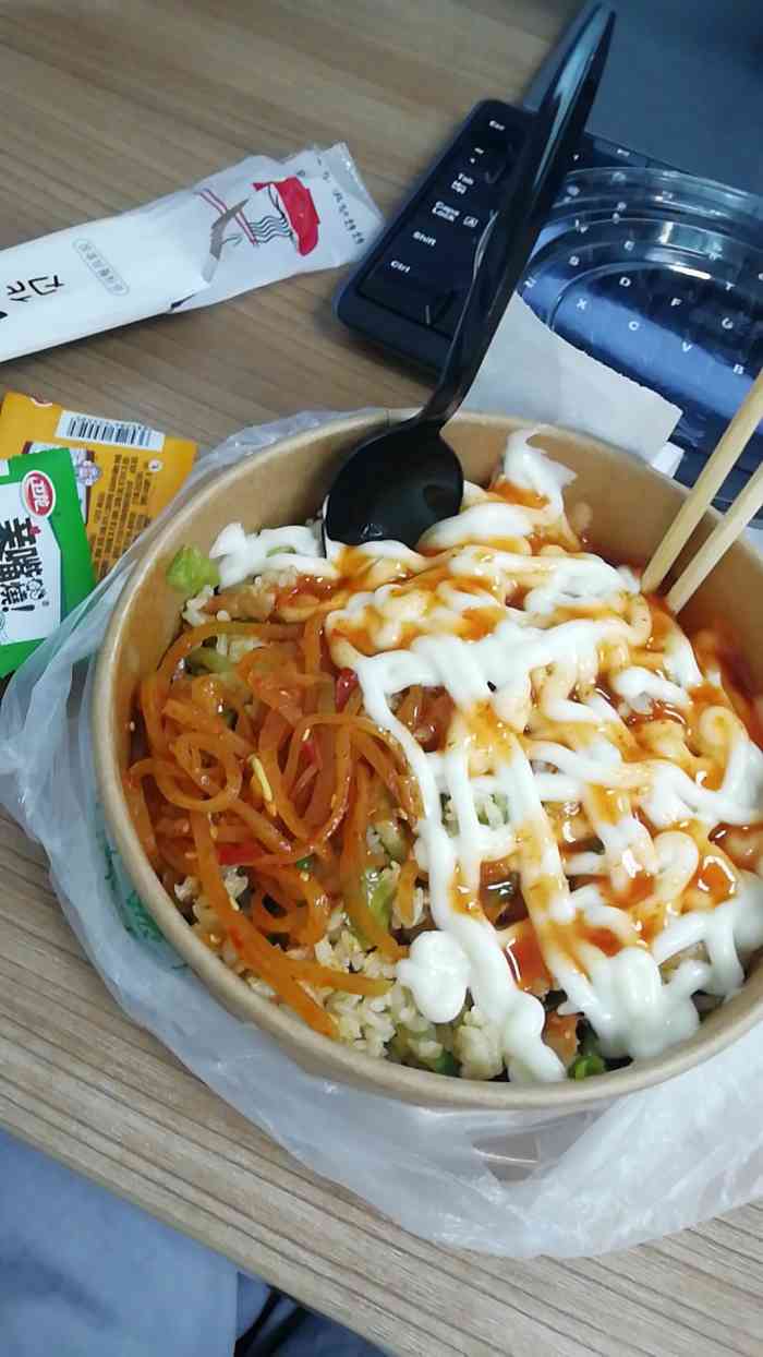 巴西烤肉拌饭-"外卖点的,稍微有点小贵,还好有优惠券,不.